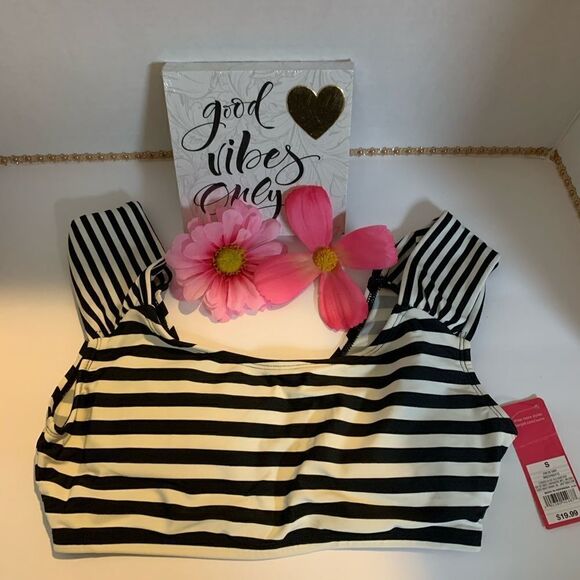 Xhilaration bikini top  - Picture 1 of 7